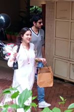 Sara Ali Khan And Ibrahim Ali Khan Spotted Outside Saif Ali Khan_s House In Bandra For Birthday on 16th August 2023 (1)_64dcc422c131f.jpg
