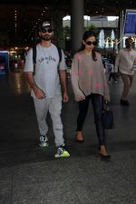 Shahid Kapoor and Mira Rajput spotted at the airport on on 16th August 2023 (2)_64dc78a0a4ddf.JPG