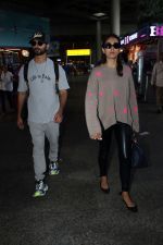 Shahid Kapoor and Mira Rajput spotted at the airport on on 16th August 2023 (24)_64dc7900bc139.JPG