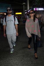 Shahid Kapoor and Mira Rajput spotted at the airport on on 16th August 2023 (27)_64dc7908b0d64.JPG
