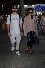Shahid Kapoor and Mira Rajput spotted at the airport on on 16th August 2023 (5)_64dc78adb7271.JPG