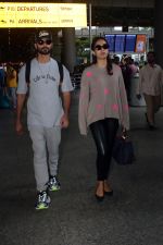 Shahid Kapoor and Mira Rajput spotted at the airport on on 16th August 2023 (7)_64dc78b42f673.JPG