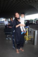Kajal Aggarwal with her son Neil Kitchlu Spotted at the Airport Departure on 17th August 2023 (13)_64ddd2949ff83.JPG