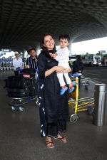 Kajal Aggarwal with her son Neil Kitchlu Spotted at the Airport Departure on 17th August 2023 (15)_64ddd29c58a84.JPG