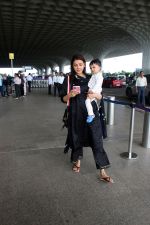 Kajal Aggarwal with her son Neil Kitchlu Spotted at the Airport Departure on 17th August 2023 (22)_64ddd2b603d67.JPG