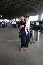 Kajal Aggarwal with her son Neil Kitchlu Spotted at the Airport Departure on 17th August 2023 (24)_64ddd2bde83df.JPG