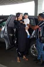 Kajal Aggarwal with her son Neil Kitchlu Spotted at the Airport Departure on 17th August 2023 (3)_64ddd27265e9c.JPG