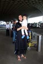 Kajal Aggarwal with her son Neil Kitchlu Spotted at the Airport Departure on 17th August 2023 (6)_64ddd27c1c137.JPG