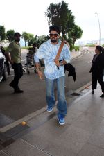 Manish Paul Spotted at the Airport Departure on 17th August 2023 (1)_64ddd516f119c.JPG
