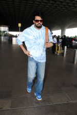 Manish Paul Spotted at the Airport Departure on 17th August 2023 (11)_64ddd5376140a.JPG