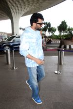 Manish Paul Spotted at the Airport Departure on 17th August 2023 (13)_64ddd53fe9abb.JPG