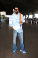 Manish Paul Spotted at the Airport Departure on 17th August 2023 (4)_64ddd52043ec0.JPG