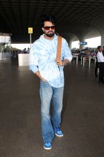 Manish Paul Spotted at the Airport Departure on 17th August 2023 (6)_64ddd526b8ace.JPG