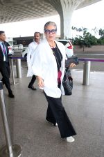 Dimple Kapadia Spotted At Airport  Departure on 18th August 2023 (11)_64df14ebf335a.JPG