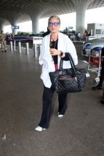 Dimple Kapadia Spotted At Airport  Departure on 18th August 2023 (2)_64df14cb6be2a.JPG