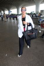Dimple Kapadia Spotted At Airport  Departure on 18th August 2023 (3)_64df14cf48241.JPG