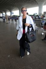Dimple Kapadia Spotted At Airport  Departure on 18th August 2023 (4)_64df14d2c8ab6.JPG