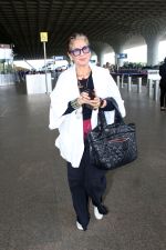 Dimple Kapadia Spotted At Airport  Departure on 18th August 2023 (6)_64df14d96cdcd.JPG