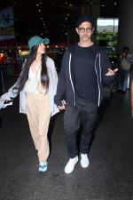 Hrithik Roshan and Saba Azad Spotted at the Airport Arrivals on 18th August 2023 (1)_64df400033abe.JPG