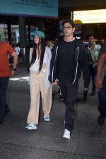 Hrithik Roshan and Saba Azad Spotted at the Airport Arrivals on 18th August 2023 (12)_64df402a6f4c9.JPG