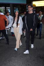 Hrithik Roshan and Saba Azad Spotted at the Airport Arrivals on 18th August 2023 (14)_64df4032e3e5e.JPG