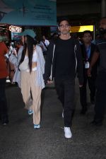 Hrithik Roshan and Saba Azad Spotted at the Airport Arrivals on 18th August 2023 (19)_64df404857f3c.JPG