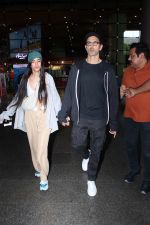 Hrithik Roshan and Saba Azad Spotted at the Airport Arrivals on 18th August 2023 (4)_64df4009e781c.JPG