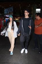Hrithik Roshan and Saba Azad Spotted at the Airport Arrivals on 18th August 2023 (5)_64df400dd4367.JPG