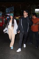 Hrithik Roshan and Saba Azad Spotted at the Airport Arrivals on 18th August 2023 (6)_64df4011ac9df.JPG