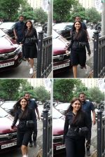 Mrunal Thakur Spotted At Lokhandwala Complex on 18th August 2023 (1)_64df6ff70fb91.jpg