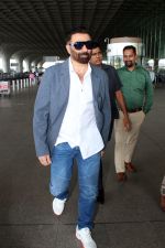 Sunny Deol Spotted At Airport Departure on 18th August 2023 (14)_64df312c51785.JPG
