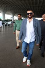 Sunny Deol Spotted At Airport Departure on 18th August 2023 (23)_64df314d599fe.JPG