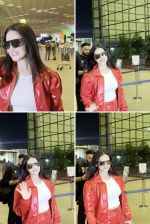 Sunny Leone Spotted At Airport Departure on 17th August 2023 (7)_64df01dad9c07.jpg