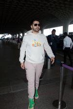 Varun Dhawan Spotted At Airport Departure on 18th August 2023 (18)_64def9186da00.JPG