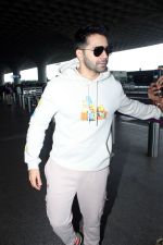 Varun Dhawan Spotted At Airport Departure on 18th August 2023 (21)_64def923f20aa.JPG