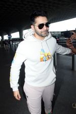 Varun Dhawan Spotted At Airport Departure on 18th August 2023 (23)_64def92cc2724.JPG