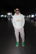 Varun Dhawan Spotted At Airport Departure on 18th August 2023 (9)_64def8f1898d5.JPG