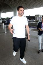 Arbaaz Khan Spotted At Airport  Departure on 19th August 2023 (14)_64e06ee37ac50.JPG