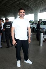 Arbaaz Khan Spotted At Airport  Departure on 19th August 2023 (5)_64e06ec756e92.JPG