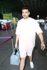 Karan Kundrra Spotted At Airport Departure on 19th August 2023 (21)_64e0730ba5a53.JPG