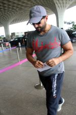 Saif Ali Khan spotted at Airport Departure on 19th August 2023 (13)_64e0713b8b0dc.JPG