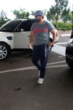 Saif Ali Khan spotted at Airport Departure on 19th August 2023 (2)_64e07107bd7b7.JPG