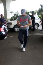 Saif Ali Khan spotted at Airport Departure on 19th August 2023 (5)_64e071129dcb0.JPG