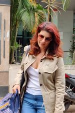 Twinkle Khanna Spotted at Yes Bank In Juhu on 19th August 2023