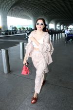 Kanika Kapoor Spotted at Airport Departure on 20th August 2023 (16)_64e1cf154efad.JPG