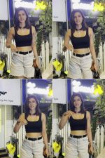 Kriti Sanon Spotted At Bandra on 19th August 2023 (6)_64e1cdad59a8e.jpg