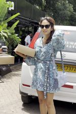 Mira Rajput Snapped at Cafe In Bandra on 20th August 2023 (26)_64e22a8167665.jpg