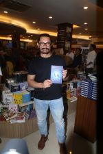 Aamir Khan at the Book Launch of ONE The Story of the Ultimate Myth by Mansoor Khan on 21st August 2023 (16)_64e38f9bb1fc4.jpeg