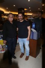 Aamir Khan, Mansoor Khan at the Book Launch of ONE The Story of the Ultimate Myth by Mansoor Khan on 21st August 2023 (10)_64e38fb65ab52.jpeg