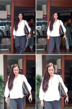 Dia Mirza spotted at Bandra on 21st August 2023 (1)_64e37f6e18427.jpg